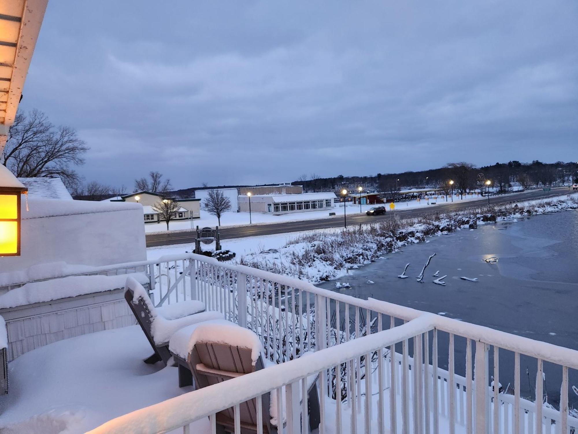 Weathervane Inn Montague Экстерьер фото