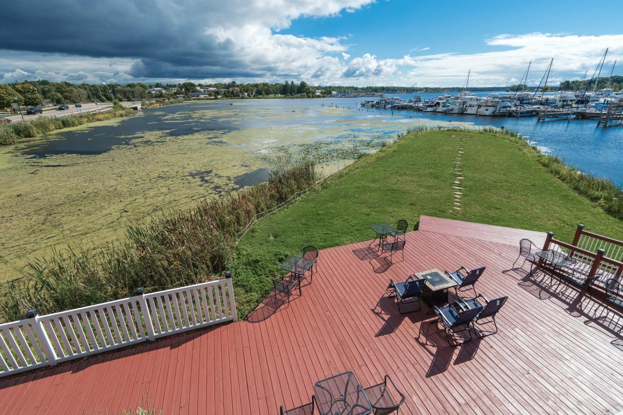 Weathervane Inn Montague Экстерьер фото