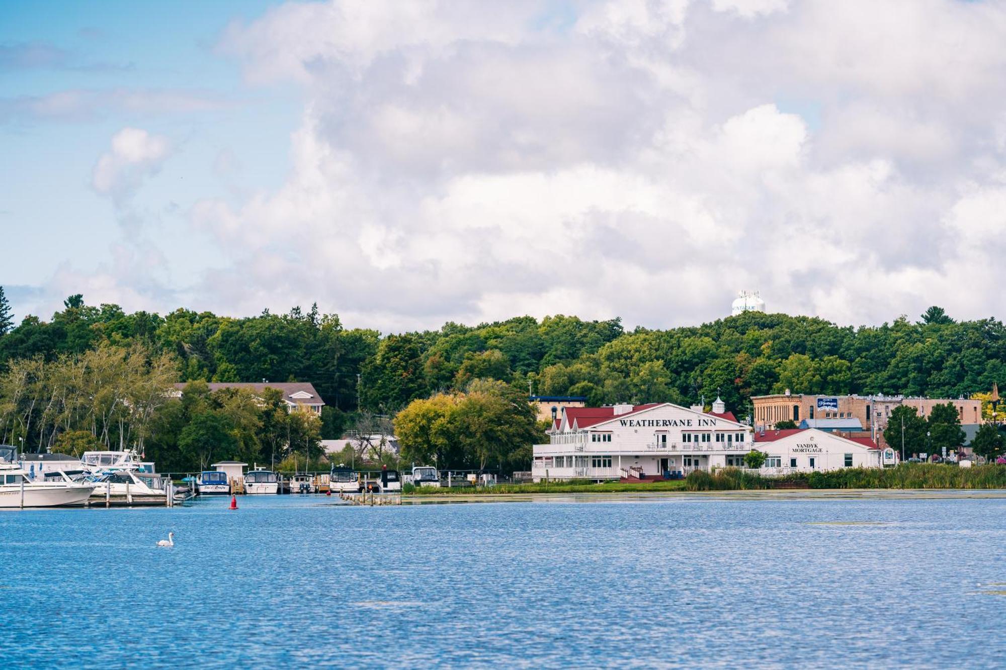 Weathervane Inn Montague Экстерьер фото